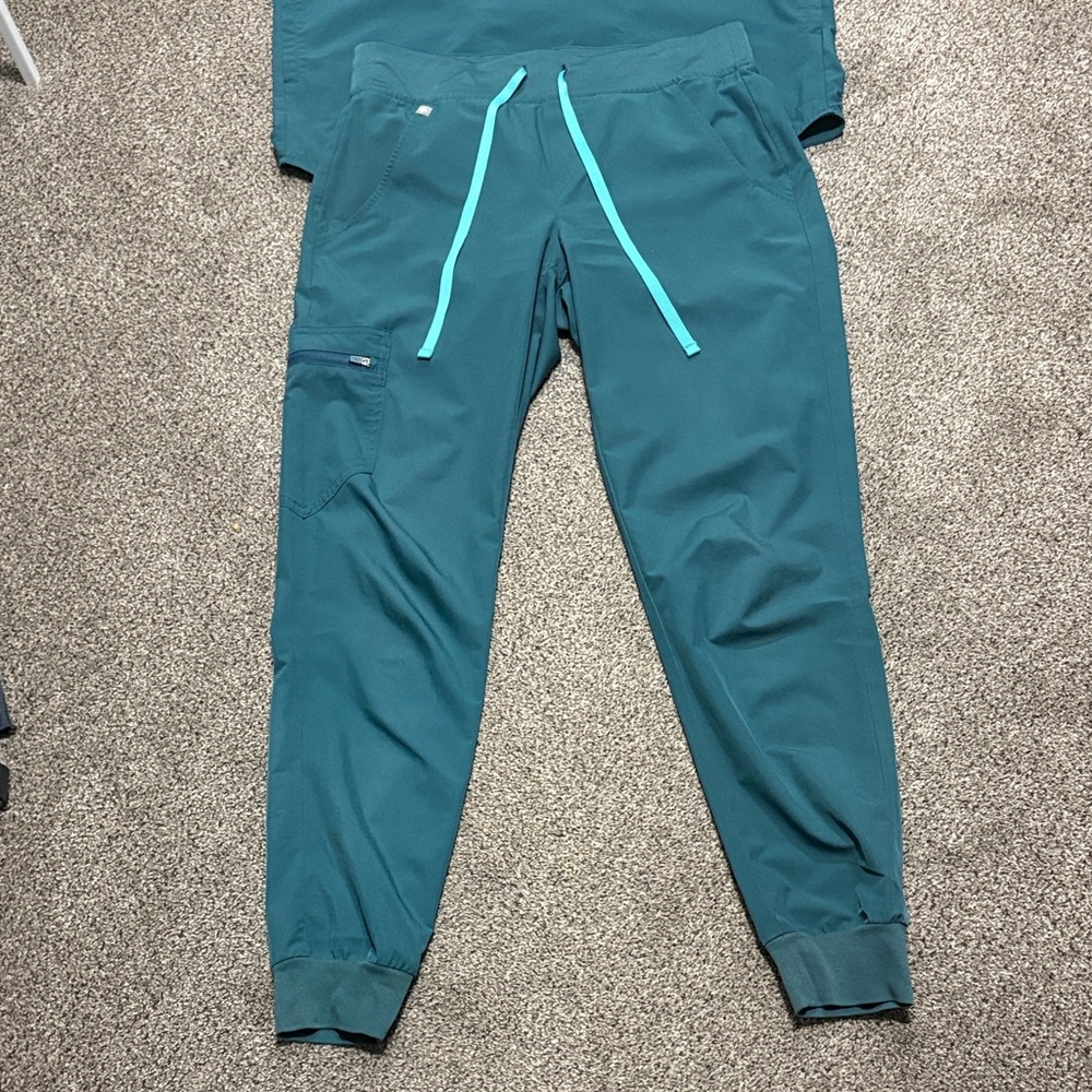 Figs Women's Teal Scrub Set with Aqua Drawstrings Fionx Material - Picture 2 of 12